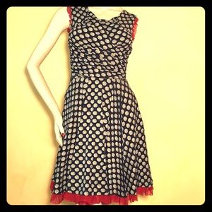 Pockets (!) on retro-style, polka dot dress, S.